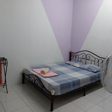 Pelangi Homestay Bota Екстериор снимка