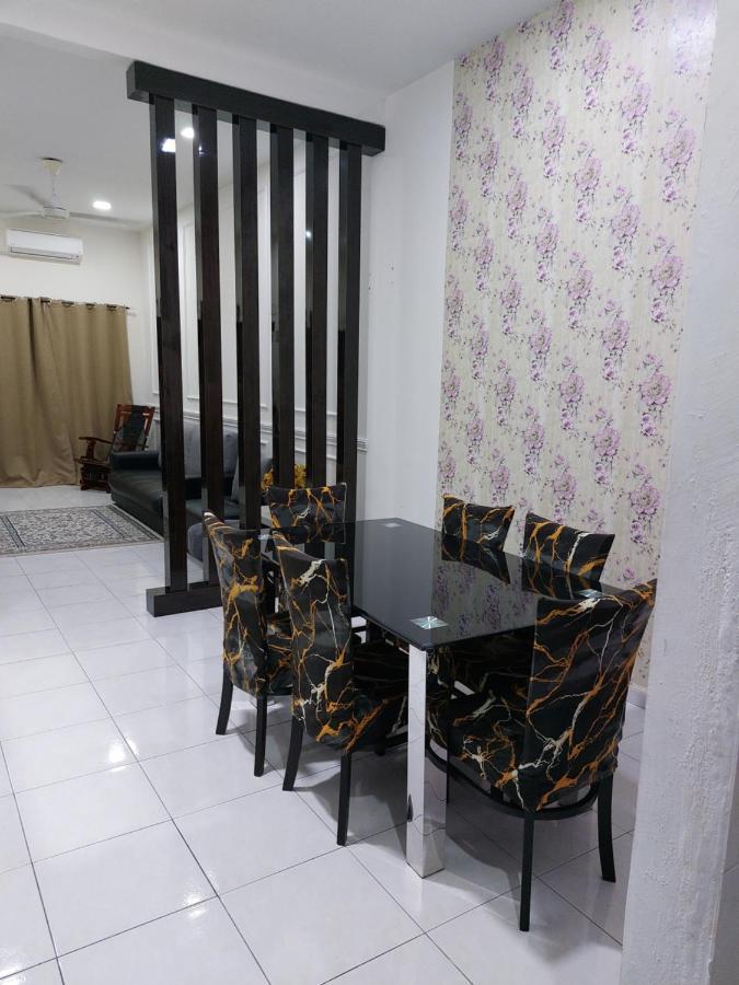 Pelangi Homestay Bota Екстериор снимка
