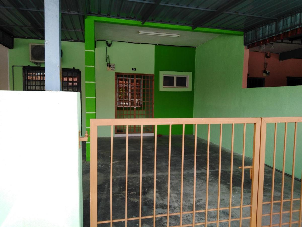 Pelangi Homestay Bota Екстериор снимка