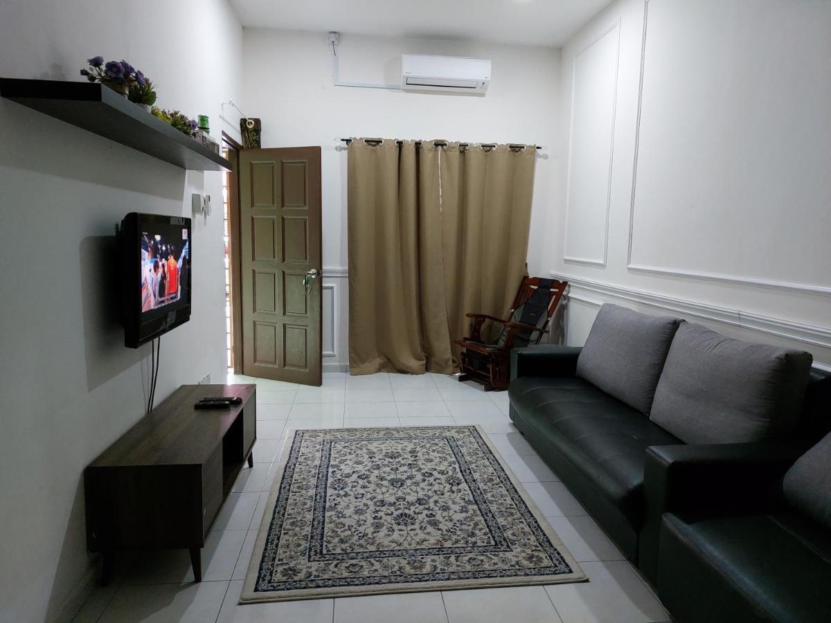 Pelangi Homestay Bota Екстериор снимка